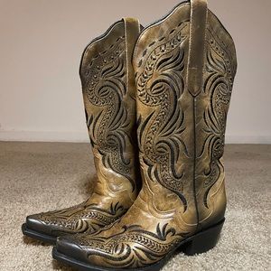 Brown cowgirl boots